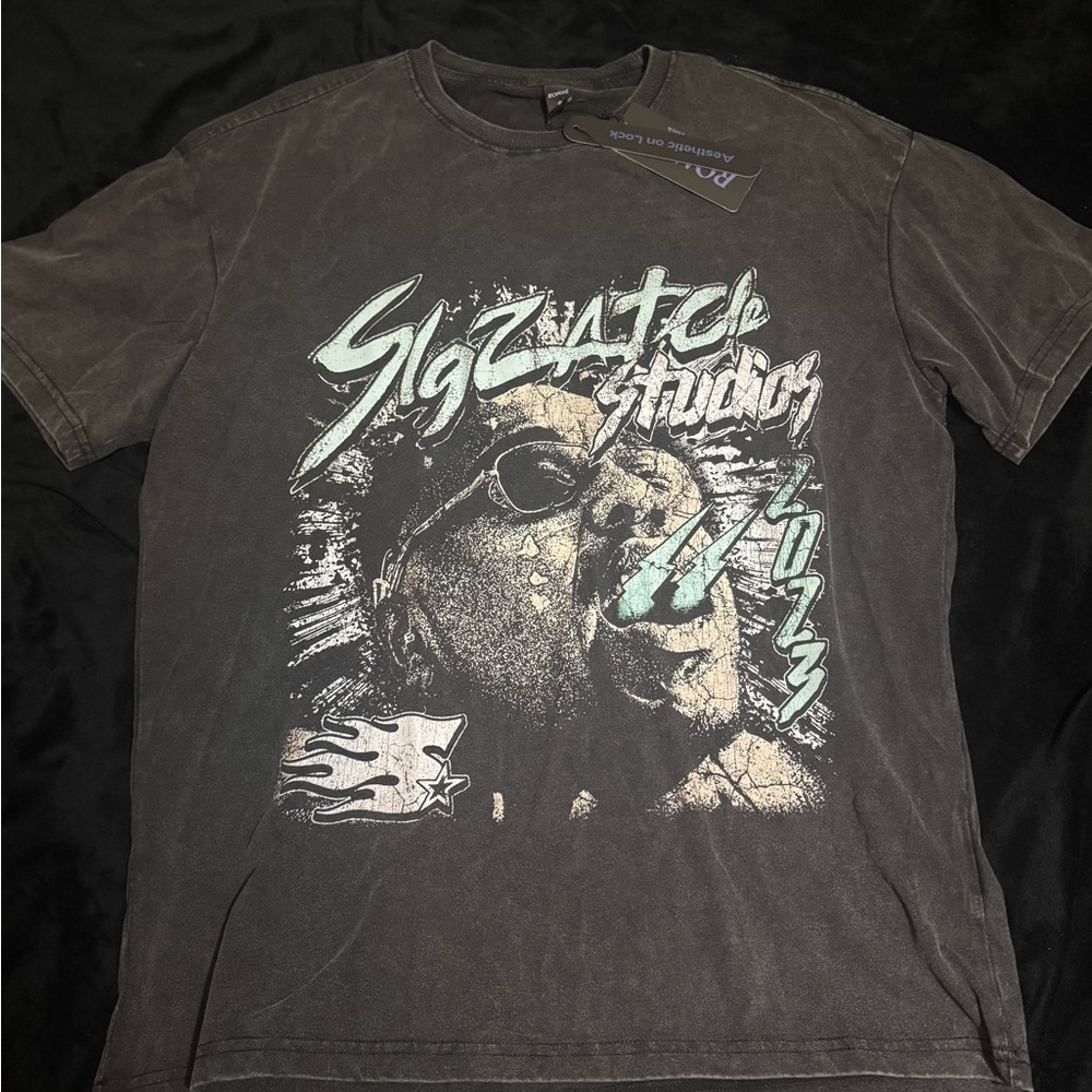 ROMWE Distressed Grayish Graphic Tee